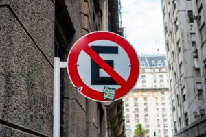 Inteligência Artificial Revoluciona Setor de TI: Fintech e Pagamentos Digitais Lideram Demissões e Adoção de IA